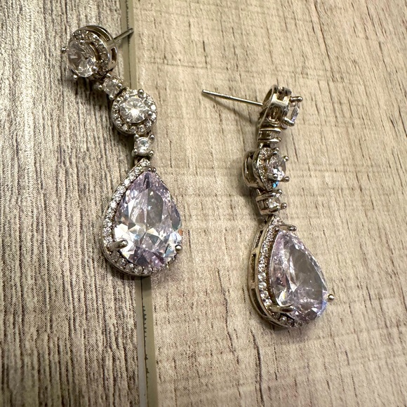 David Tutera Embellish bridal earrings. Never worn - Picture 6 of 7